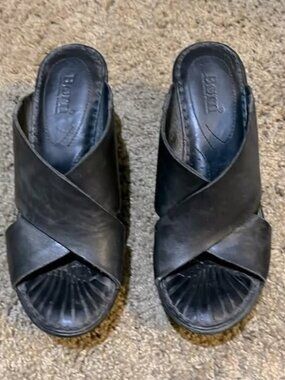 BORN Slip In Wedges Size 6